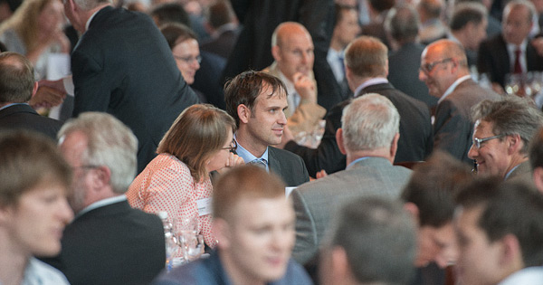 Wissenstransfer, Kontakte